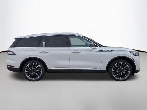 Pristine White Metallic Tri-Coat 2026 Lincoln Aviator Reserve