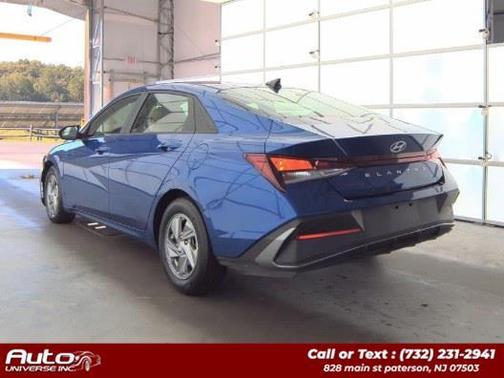 2024 Hyundai ELANTRA SE