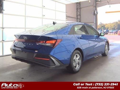 2024 Hyundai ELANTRA SE