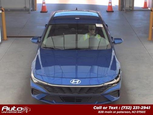 2024 Hyundai ELANTRA SE