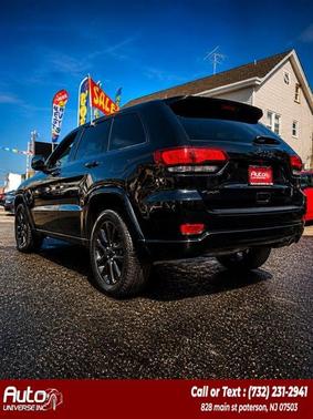 Diamond Black Crystal Pearlcoat 2017 Jeep Grand Cherokee Altitude