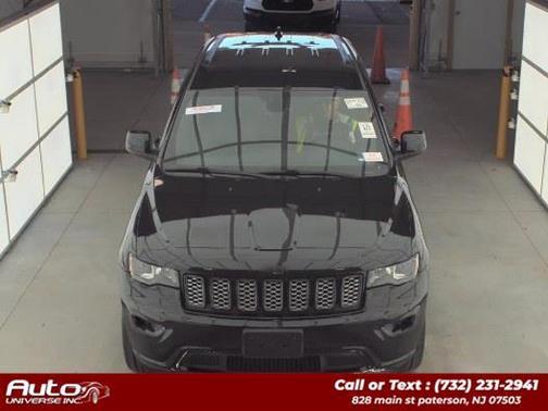 Diamond Black Crystal Pearlcoat 2017 Jeep Grand Cherokee Altitude