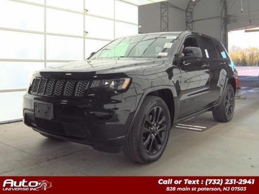 Diamond Black Crystal Pearlcoat 2017 Jeep Grand Cherokee Altitude
