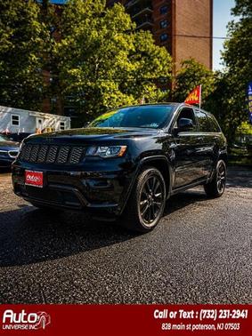 Diamond Black Crystal Pearlcoat 2017 Jeep Grand Cherokee Altitude