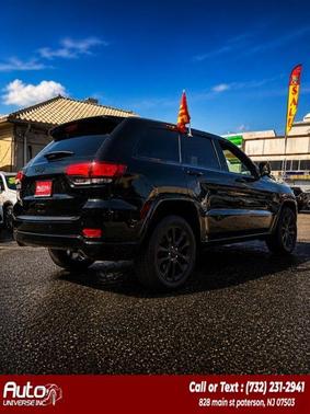 Diamond Black Crystal Pearlcoat 2017 Jeep Grand Cherokee Altitude