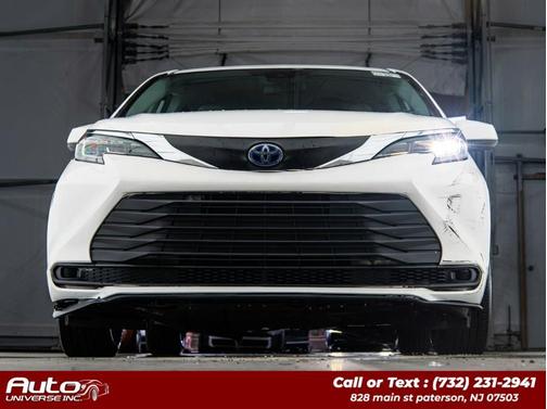 White 2022 Toyota Sienna LE