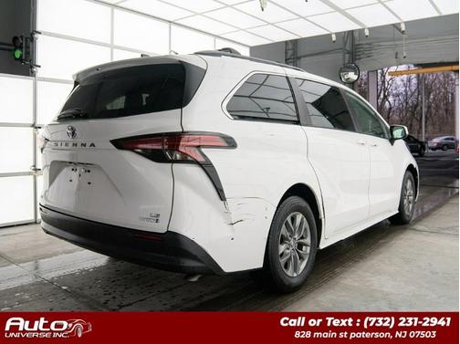 White 2022 Toyota Sienna LE