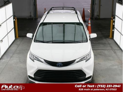 White 2022 Toyota Sienna LE