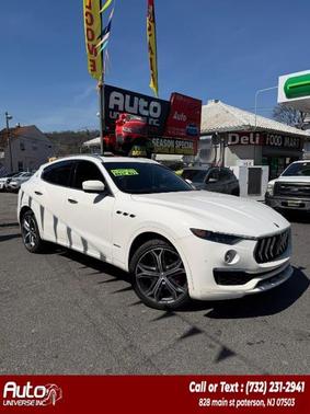 Bianco 2021 Maserati Levante Base