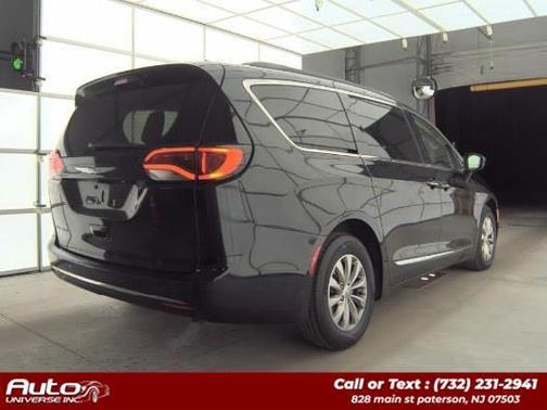 Brilliant Black Crystal Pearlcoat 2017 Chrysler Pacifica Touring-L