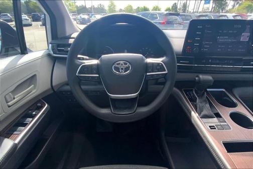 2021 Toyota Sienna LE