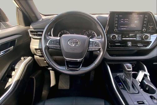 Magnetic Gray Metallic 2021 Toyota Highlander XSE