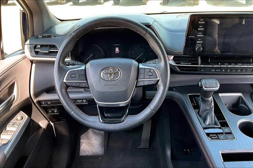 2021 Toyota Sienna XSE 7 Passenger