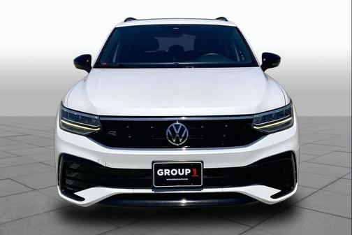 Oryx White Pearl Effect 2022 Volkswagen Tiguan 2.0T SE R-Line Black