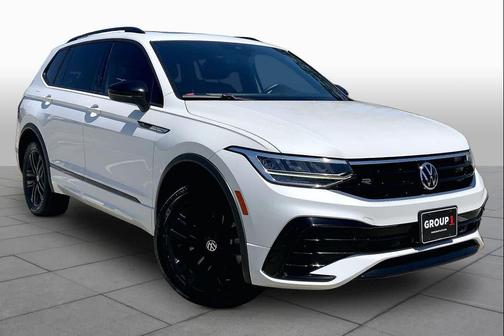 Oryx White Pearl Effect 2022 Volkswagen Tiguan 2.0T SE R-Line Black