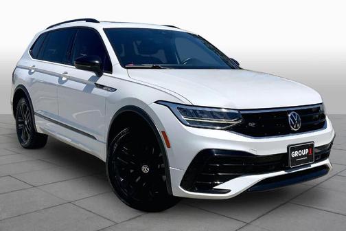 Oryx White Pearl Effect 2022 Volkswagen Tiguan 2.0T SE R-Line Black