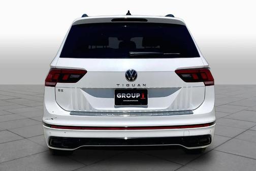 Oryx White Pearl Effect 2022 Volkswagen Tiguan 2.0T SE R-Line Black