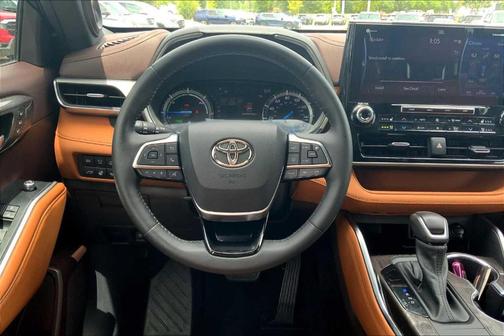2021 Toyota Highlander Hybrid Platinum
