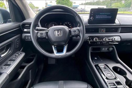 Crystal Black Pearl 2024 Honda Pilot Touring