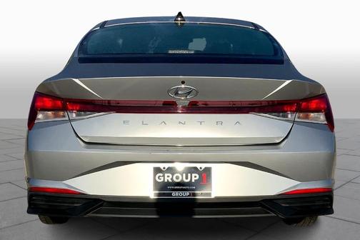 2023 Hyundai ELANTRA SE