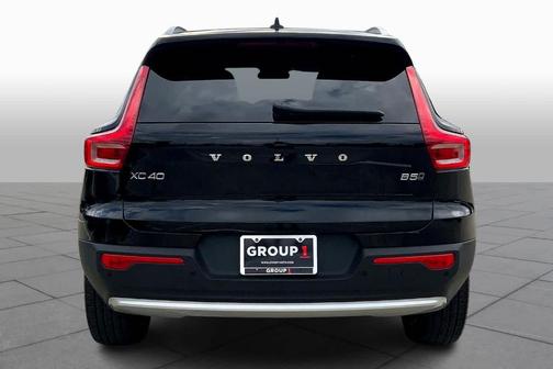 2025 Volvo XC40 B5 Ultra Bright Theme