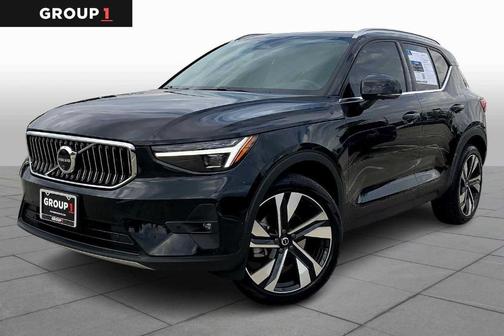 2025 Volvo XC40 B5 Ultra Bright Theme