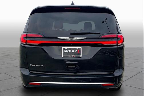 Brilliant Black Crystal Pearlcoat 2023 Chrysler Pacifica Touring-L