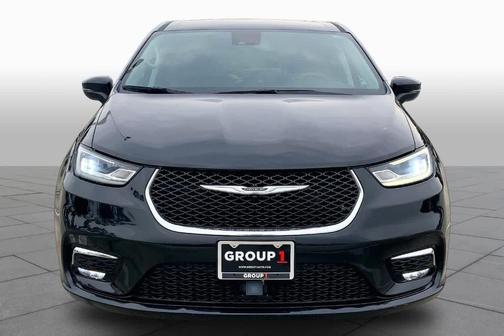 Brilliant Black Crystal Pearlcoat 2023 Chrysler Pacifica Touring-L