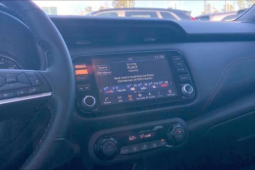 2022 Nissan Kicks SR