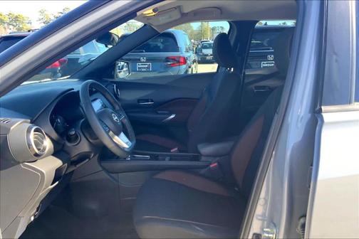 2022 Nissan Kicks SR