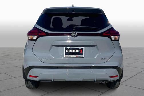 2022 Nissan Kicks SR