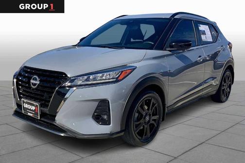 2022 Nissan Kicks SR