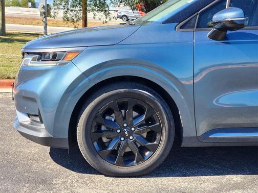 2023 Kia Carnival SX