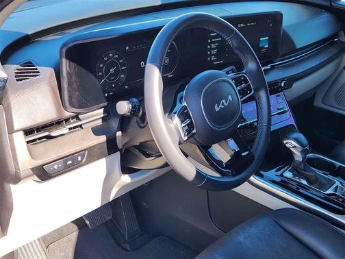 2023 Kia Carnival SX