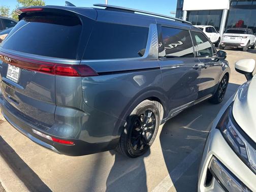 2023 Kia Carnival SX