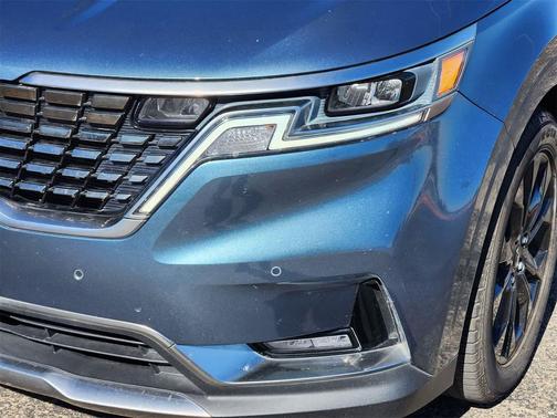 2023 Kia Carnival SX