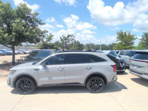 Wolf Gray 2022 Kia Sorento SX