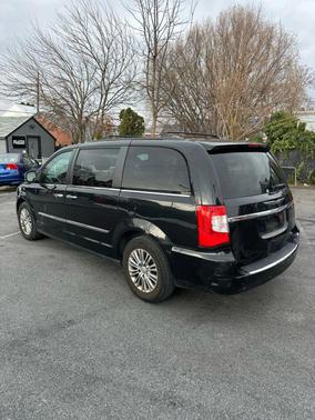 2013 Chrysler Town & Country Touring-L