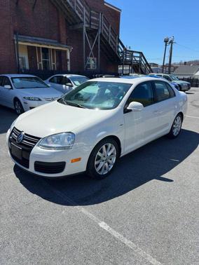 Candy White 2010 Volkswagen Jetta Wolfsburg Edition