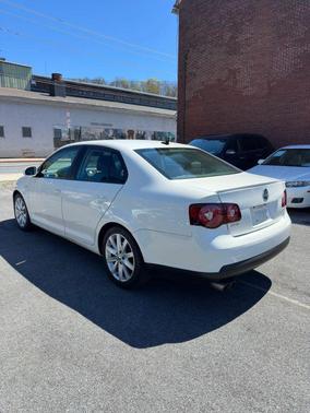 Candy White 2010 Volkswagen Jetta Wolfsburg Edition