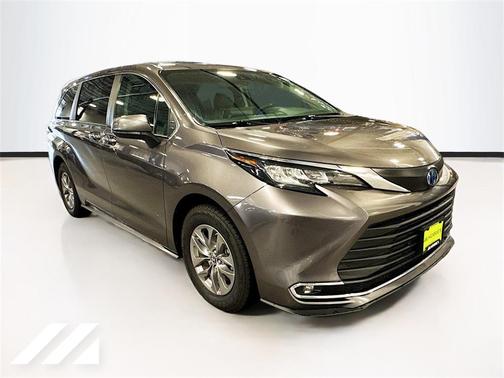 2023 Toyota Sienna XLE