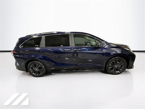 2022 Toyota Sienna XSE 7 Passenger
