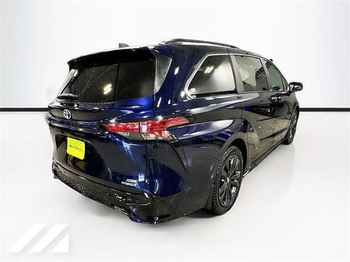 2022 Toyota Sienna XSE 7 Passenger
