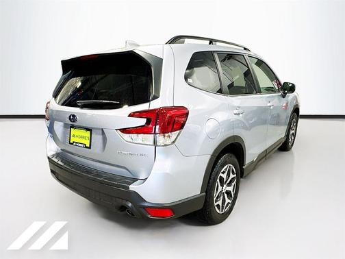 Ice Silver Metallic 2019 Subaru Forester Premium