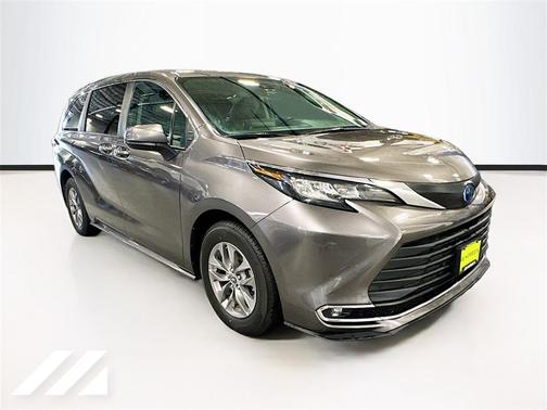 2022 Toyota Sienna XLE