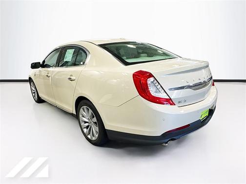 2016 Lincoln MKS Base