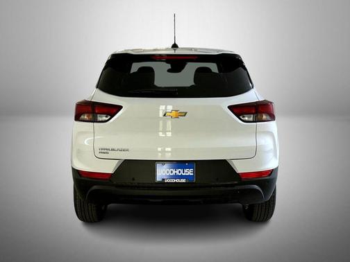 Summit White 2026 Chevrolet Trailblazer LS
