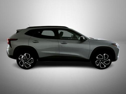 Sterling Gray Metallic 2026 Chevrolet Trax FWD 2RS