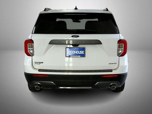 Oxford White 2021 Ford Explorer XLT