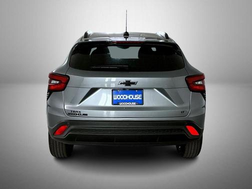 Sterling Gray Metallic 2026 Chevrolet Trax LT